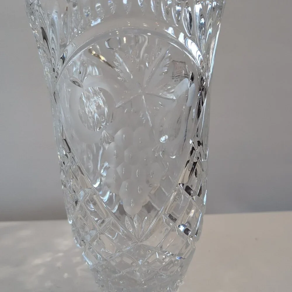Fifth Ave Crystal Handcut Vase Full Lead Crystal Made In Poland 8.5" Tall. 5th - Picture 3 of 7